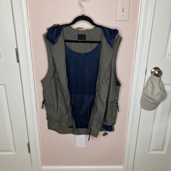 Toggi activity Vest - Picture 7 of 12